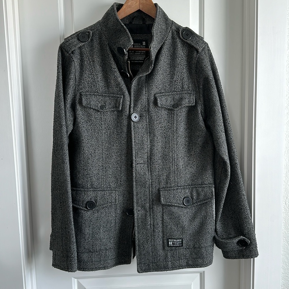 Medium size men’s gray coat